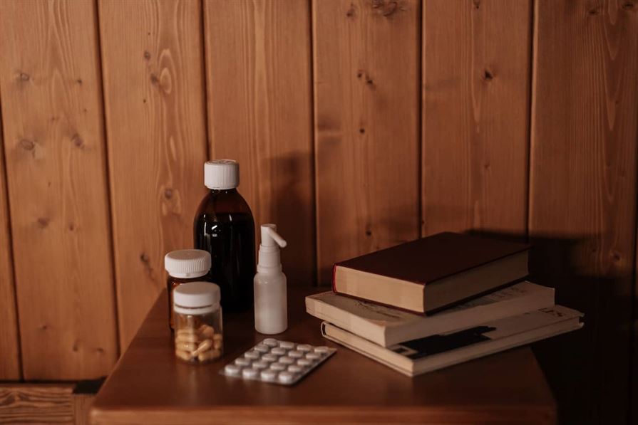 leki przeciwgorączkowe i syropy do walki z przeziębieniem i grypą